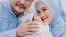 Sekedar informasi, Ryana pada 11 Agustus 2023 lalu melahirkan anak ketiga di RS Pondok Indah Bintaro. Minggu (27/8) pasangan ini menggelar tasyakuran akikah untuk anak ketiganya yang dipanggil Gavin. [Instagram/ryana_dea]