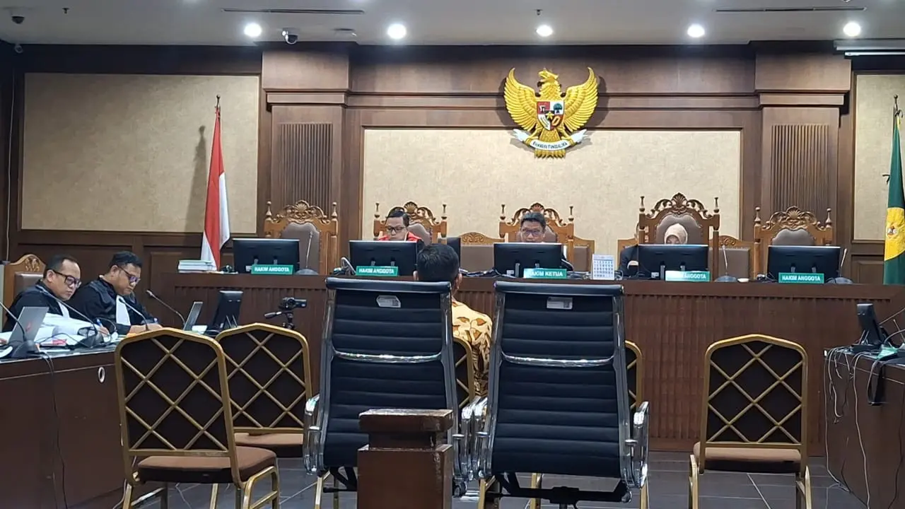 Bendahara Umum Partai Nasdem Ahmad Sahroni di sidang kasus pemerasan mantan Menteri Pertanian Syahrul Yasin Limpo (SYL).