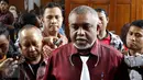 Pieter Ell Kuasa hukum Robbie Abas (Mucikari RA) memberikan keterangan pers usai menjalani sidang perdana RA dengan agenda pembacaan dakwaan terkait dugaan RA sebagai mucikari prostitusi di kalangan artis, Selasa (18/8/2015). (Liputan6.com/Yoppy Renato)