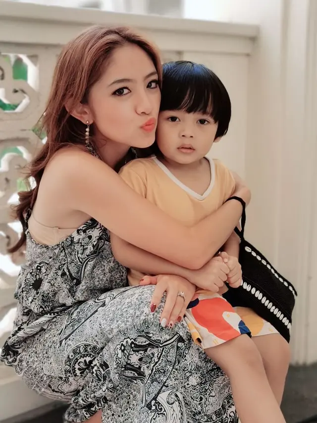 7 Potret Kebersamaan Natalie Zenn dengan Pemain Naluri Hati, Kompak Banget