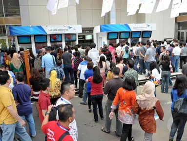Ratusan orang antre di Pameran Garuda Indonesia Travel Fair (GATF) 2014 di JCC, Senayan, Jakarta, (12/9/14). (Liputan6.com/Panji Diksana)