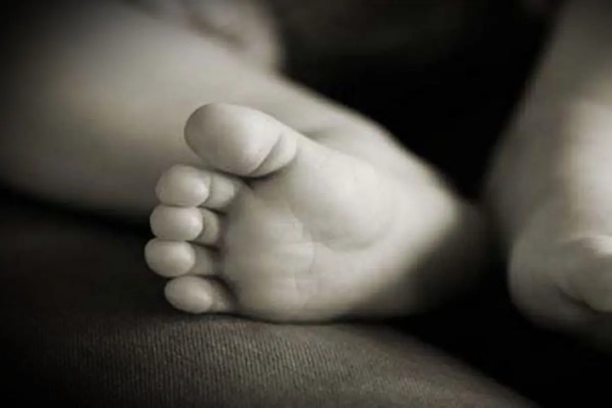 Bayi Ajaib, Masih Hidup Meski Dikubur Ibunya Seharian di Lumpur