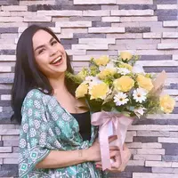 New Normal di Indonesia segera diberlakukan, namun sejumlah orang masih khawatir dalam menjalankannya. Salah satunya adalah Melaney Ricardo yang khawatir terhadap rencana dibukanya kembali kegiatan di sekolah untuk anak-anak. (Instagram/melaney_ricardo)