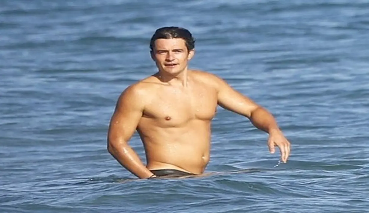 Sementara itu, para netizen beramai-ramai mengungkapkan ekspresi kaget dengan menggunakan tagar bertemakan 'Orlando Bloom Bugil'. Dilansir dari Mirror, Orlando merasa sangat malu berat dengan hal tersebut. (Dailymail/Bintang.com)