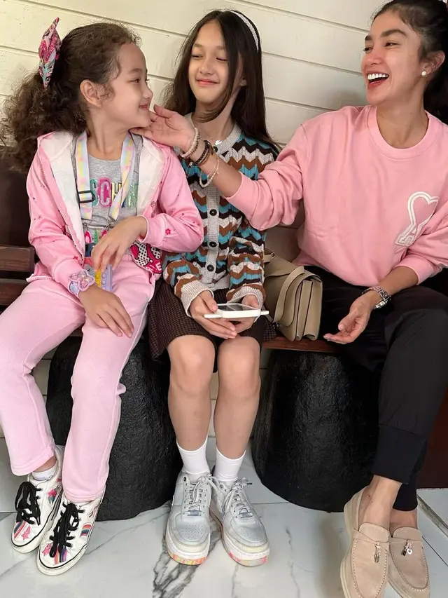 Elea dan Sheva, anak Ussy Sulistiawaty (Instagram/andhiiikapratama)