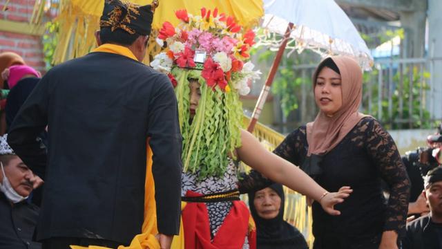 Cerita Mistis Penari Seblang Olehsari, Naik Kereta Kencana hingga