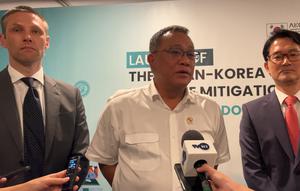 Menteri Lingkungan Hidup Jumhur Hidayat usai peluncuran proyek ASEAN-Korea Cooperation for Methane Mitigation (AKCMM) di Hotel Le Meridien, Jakarta Pusat, Kamis (21/5/2026). (Liputan6/Winda Nelfira)