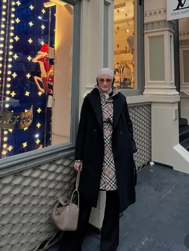 OOTD Inneke Koesherawati Liburan Akhir Tahun ke Amerika. [@inekekoes]