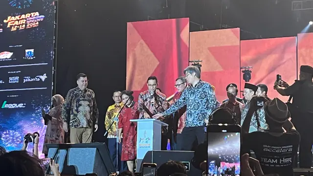 Anies Pimpin Hitung Mundur Pesta Kembang Api di Jakarta Fair Kemayoran