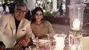 Sridevi dan Boney Kapoor selalu tampil mesraa di berbagai kesempatan. Ia kerap menambahkan gambar hati saat mengunggah foto kebersamaan dengan sang suami. (Foto: instagram.com/sridevi.kapoor)