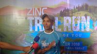 Pelari Indonesia, Fandi Ahmad, mengimbau kepada masyarakat untuk menjaga kesehatan, asupan nutrisi, dan berlatih dengan giat untuk bisa sukses mengikuti lomba Zinc Trail Run 2018 (Bola.com/Muhammad Ivan Rida).