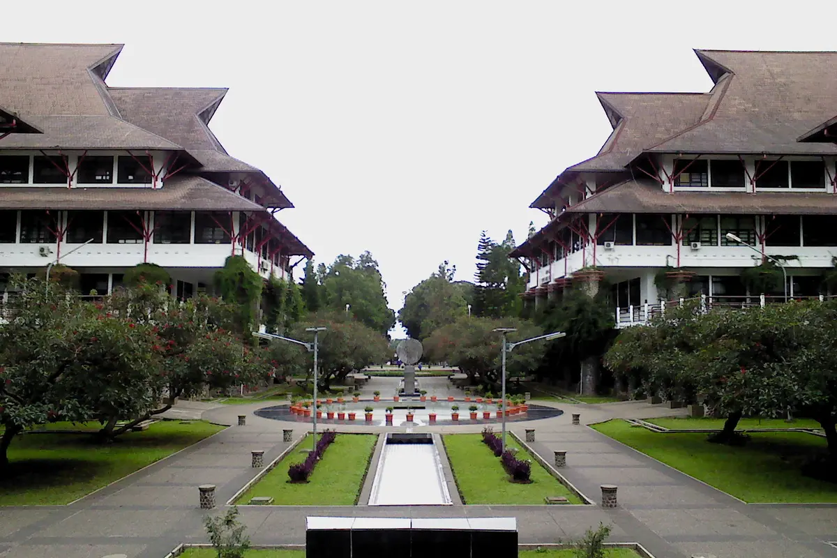 Berprestasi? Warga Bandung Kini Bisa Kuliah Gratis!