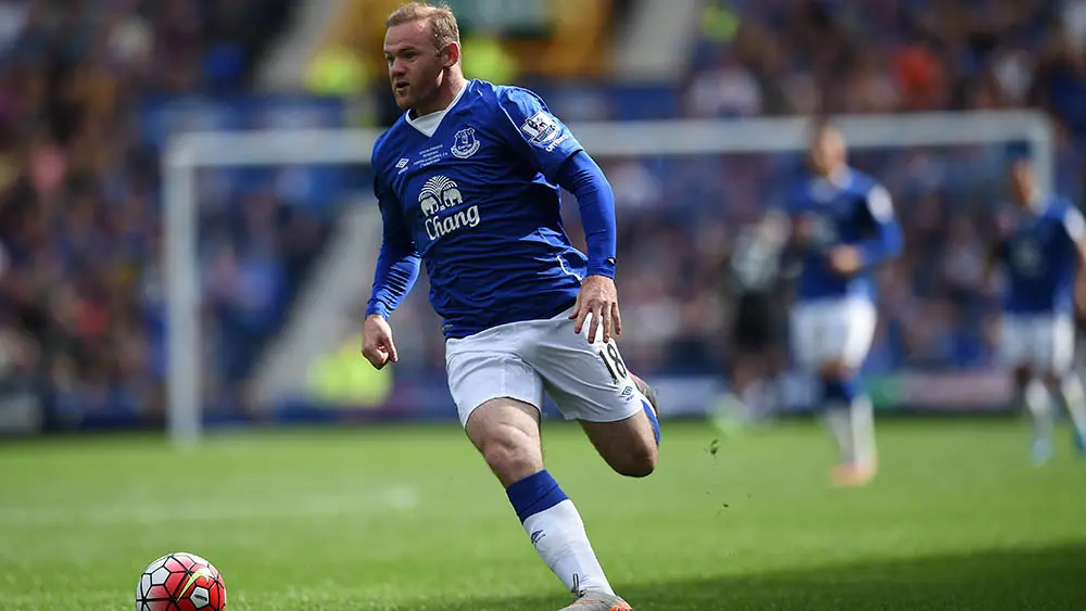 Wayne Rooney mengenakan seragam Everton pada laga testimonial Duncan Ferguson, Agustus 2015. (AFP Photo/Paul Ellis)