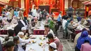 Kegiatan yang digelar oleh Wihara Dhanagun ini rutin dilakukan setiap bulan Ramadan. (merdeka.com/Arie Basuki)