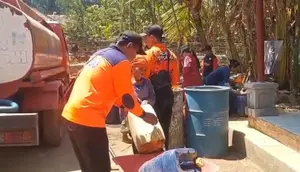 Saat Warga Probolinggo Berburu Air Bersih di Tengah Kemarau Panjang