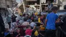 Serangan Israel sejak Oktober 2023 berulang kali merusak atau menghancurkan fasilitas air, sumur, pipa, unit desalinasi, dan sistem pembuangan limbah. (AP Photo/Jehad Alshrafi)
