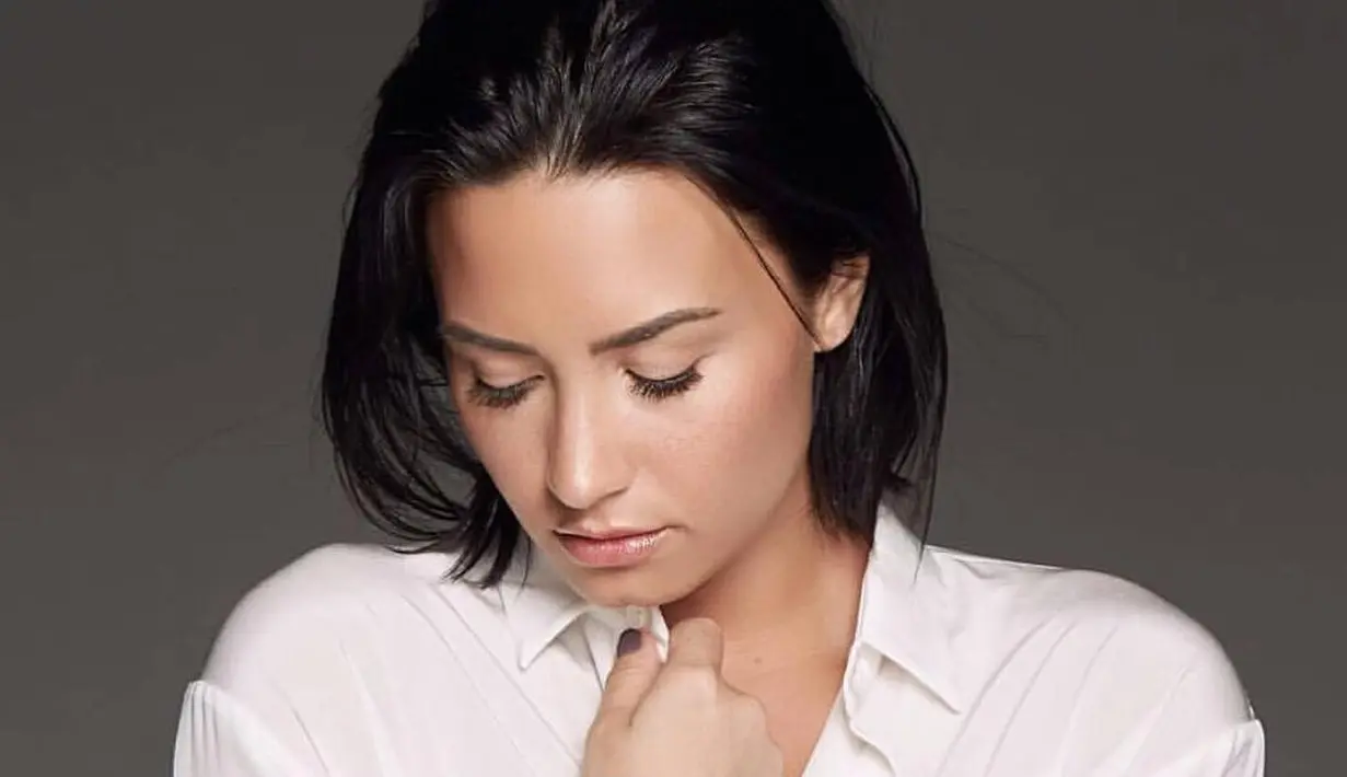 Seorang perempuan menelpon pihak berwajib dan meminta bantuan saat Demi Lovato overdosis. (instagram/ddlovato)