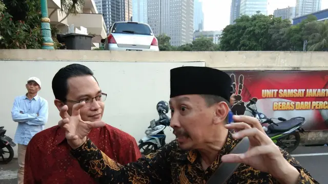 Ketua Cyber Indonesia Laporkan Rocky Gerung ke Polda Metro. (Merdeka.com/Ronald)