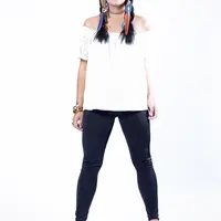 Dua kali karam berumah tangga, Melanie anggap bukan akhir segalanya. (Make Up: Vera Kusumadewi, Headpiece: @sammydewoodstock, Fashion Stylist: Indah Wulansari, Fotografer: Adrian Putra/Bintang.com Digital Imaging: Muhammad Iqbal Nurfajri/Bintang.com)