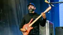 Ben Kenney dari Incubus tampil pada festival musik Louder Than Life di Kentucky Exposition Center, Louisville, Kentucky, Amerika Serikat, 25 September 2022. (Photo by Amy Harris/Invision/AP)