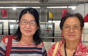 Sensasi Penumpang Lansia Jajal LRT Manggarai-Kelapa Gading