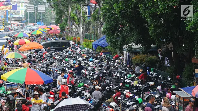 Pengunjung Membeludak, Lalu Lintas di Kawasan Tanah Abang Macet