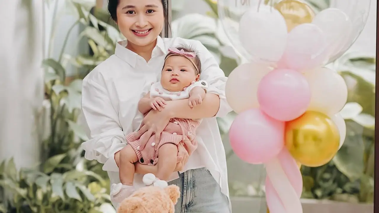 Gritte Agatha dan Suami Rayakan Satu Bulan Baby Agatha dengan Gaya Kasual yang Serasi