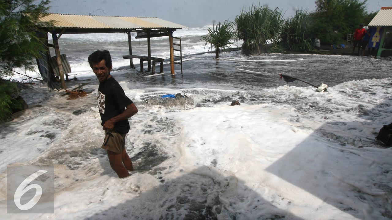 20160609- Gelombang Tinggi Hantam Pantai Selatan Yogya- Boy Harjanto
