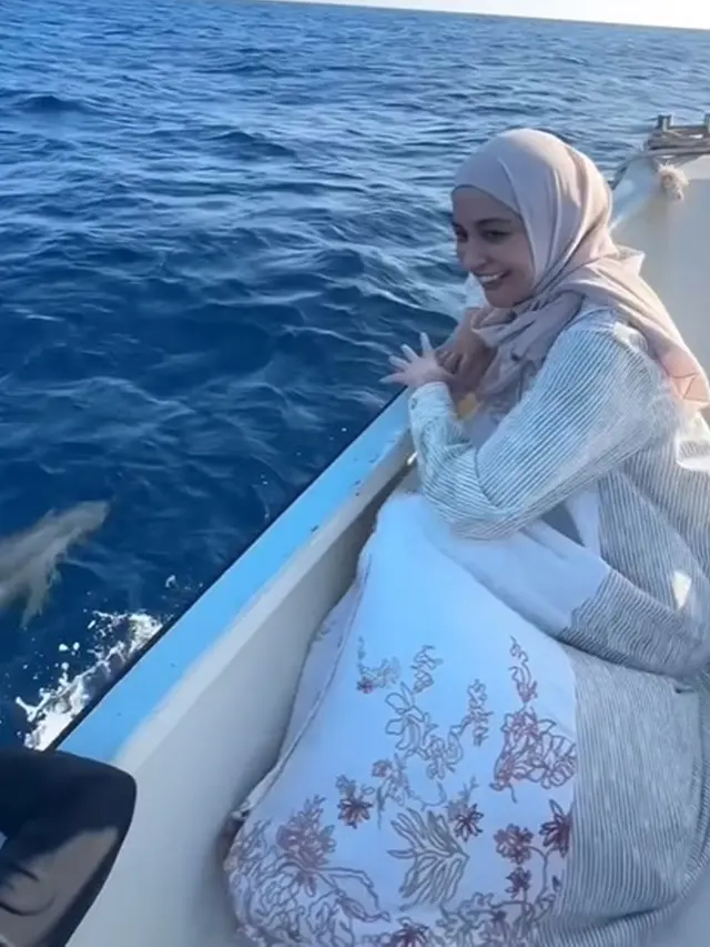 5 Gaya Sederhana Hijab Look Shireen Sungkar saat Pulang Kampung ke Aceh