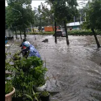 Ternyata Jakarta belum bisa benar-benar bebas dari banjir, hal tersebut terbukti dengan adanya 10 foto ini. 