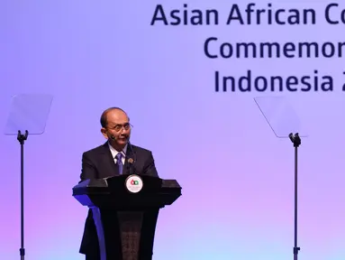 Presiden Myanmar Thein Sein memberikan kata sambutan saat pembukaan Konferensi Tingkat Tinggi (KTT) Asia Afrika tahun 2015 di Jakarta Convention Center, Rabu (22/4). (Liputan6.com/Herman Zakharia)
