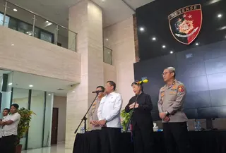 Wakil Kepala Badan Gizi Nasional (BGN) Sony Sanjaya dan Polri selidiki praktik jual beli titik SPPG. (Delvira Hutabarat)