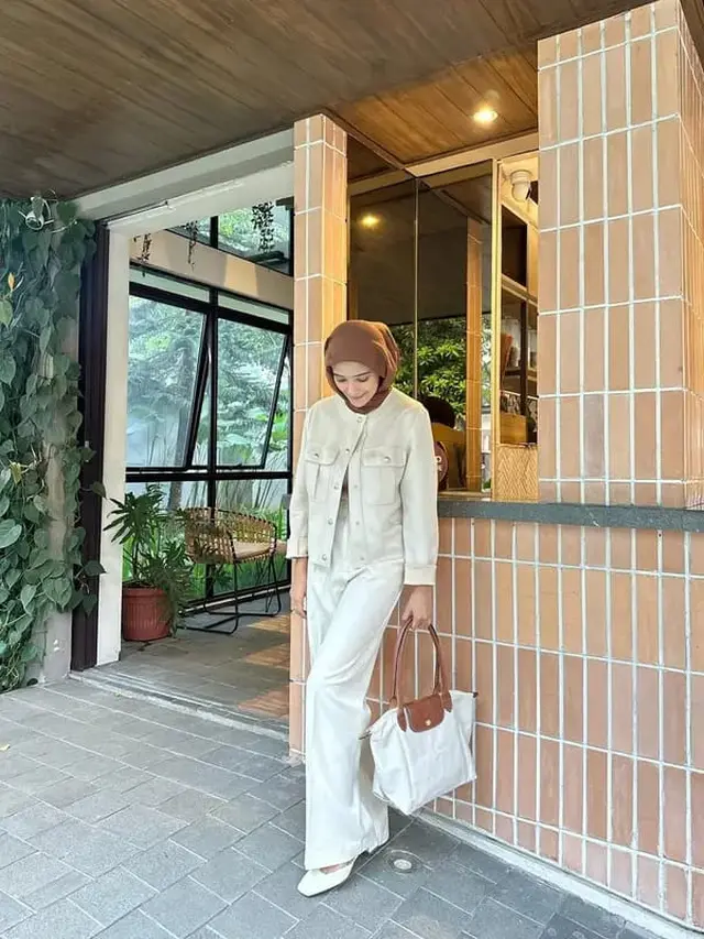 Potret Nadya Mustika yang Tetap Langsing dan Awet Muda. (Instagram/@nadyamustikarahayu)