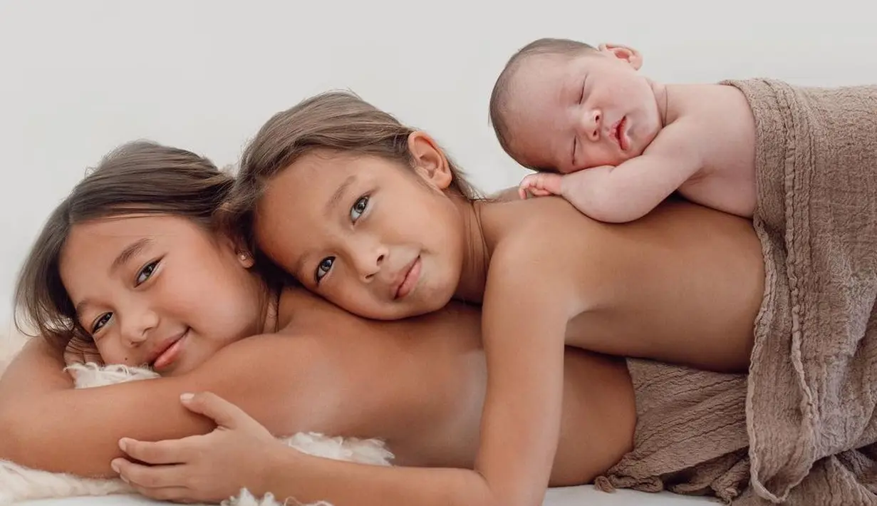 Mempunyai darah campuran dari kedua orangtuanya, membuat Kiyomi, Kenji dan Kiyoji punya paras yang menawan. (Foto: instagram.com/kiyojikaynenbachdim)