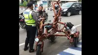 Polisi terpaksa menertibkan motor modifikasi karena menyalahi aturan kelayakan sebuah motor. (Foto: Intagram @satlantaspolresbojonegoro)