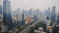 Suasana gedung bertingkat nampak dari atas di kawasan Jakarta, Senin (7/11). Badan Pusat Statistik (BPS) melaporkan pertumbuhan ekonomi nasional pada kuartal III 2016 mencapai 5,02 persen (year on year). (Liputan6.com/Angga Yuniar)