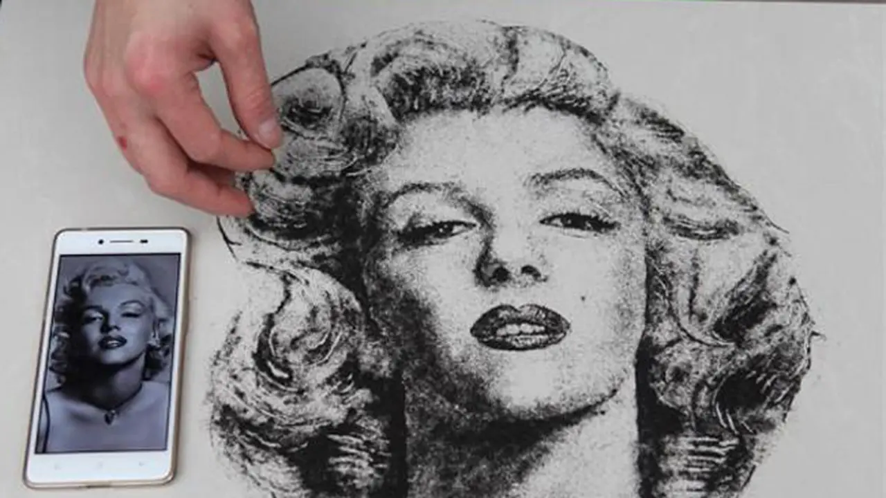 Unik, Pria Ini Pakai Rambut untuk Lukis Tokoh Dunia