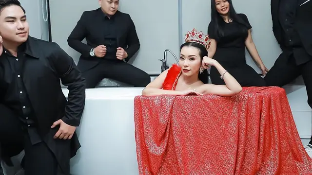 Mengaku Punya Mahkota Ajaib, Ini 7 Potret Baby Sexyola
