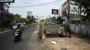 Penampakan lubang galian sedalam 12 meter di Jalan Alternatif Cibubur, Jakarta. Foto diambil pada  Senin (10/11/2014). (Liputan6.com/Faizal Fanani) 