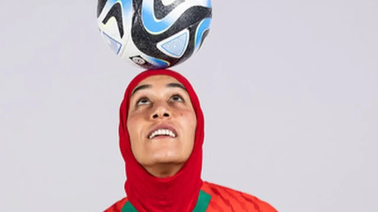 7 Potret Nouhaila Benzina, Pemain Pertama Berhijab di Piala Dunia Sepak Bola Wanita 2023