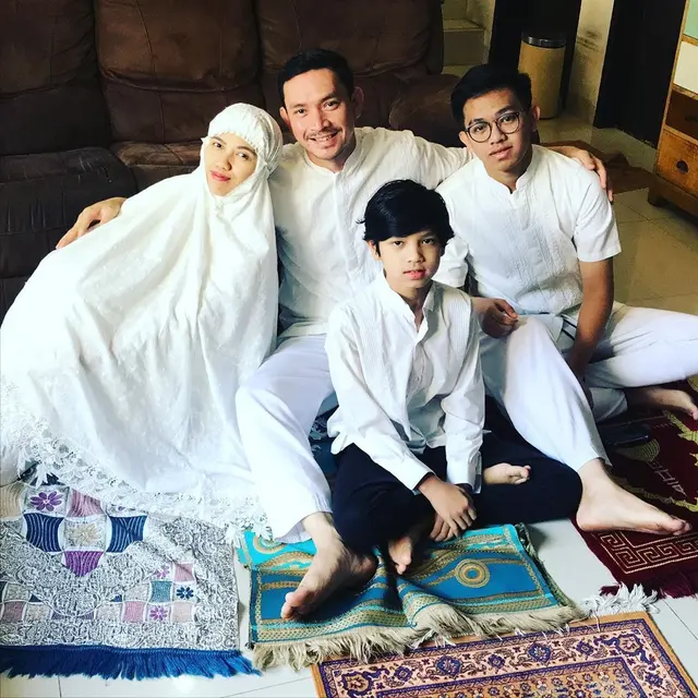 ilustrasi potret aditya herpavi aktor suara hati istri yang harmonis bersama keluarganya/instagram: adityaherpavirachman_r