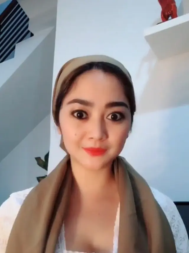 6 Potret Tyana, Wanita yang Viral Disebut Mirip Mendiang Suzanna