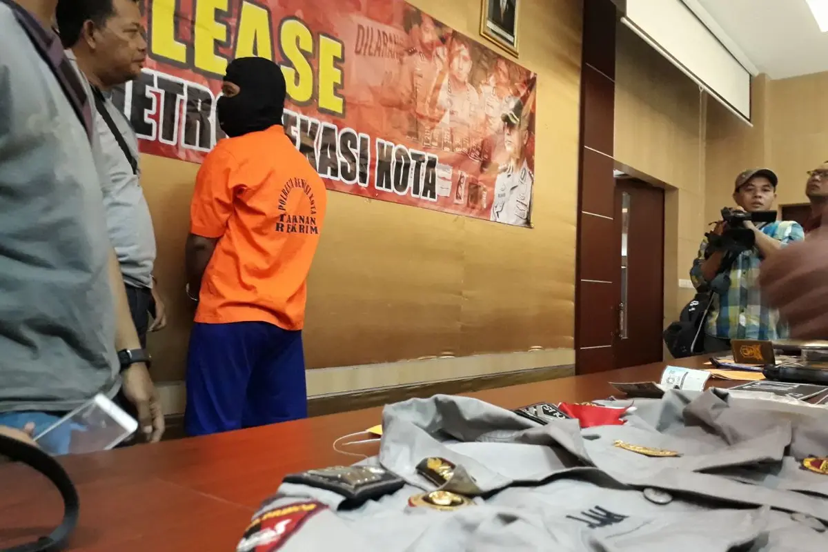 Densus menangkap polisi gadungan di Bekasi