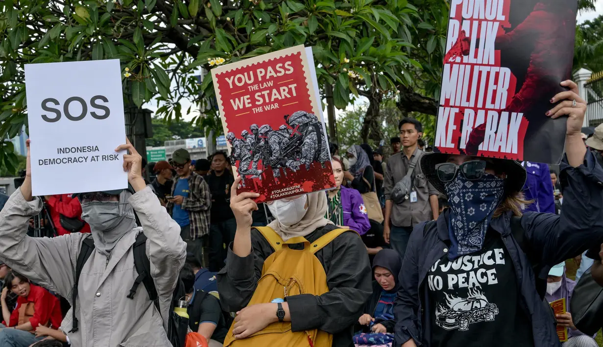 Keputusan pengesahan RUU TNI dilakukan di tengah kontroversi dan penolakan dari sejumlah akademisi serta organisasi masyarakat sipil lainnya. (BAY ISMOYO/AFP)