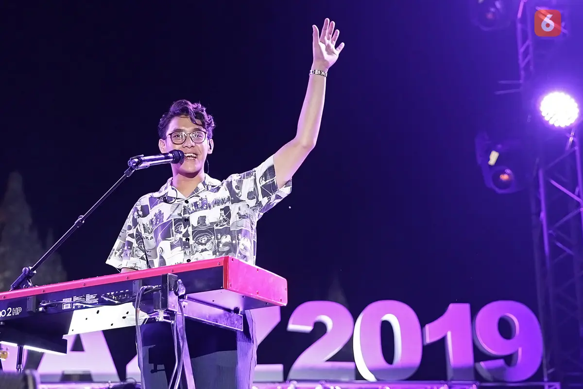 [Fimela] Ardhito Pramono Prambanan Jazz Festival 2019