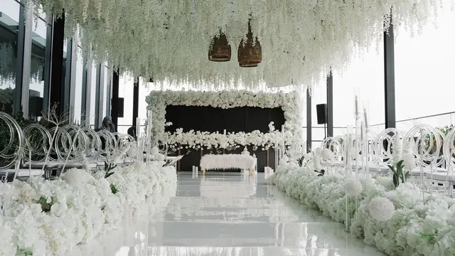 Prosesi pernikahan Tina Toon