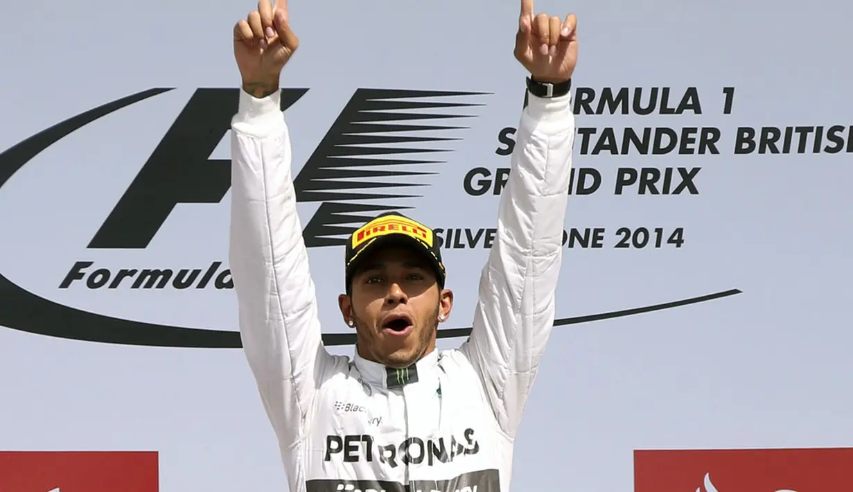 Pembalap Formula Satu dari tim Mercedes, Lewis Hamilton, tampil tercepat di GP Inggris, (6/7/2014). (REUTERS/Francois Lenoir)