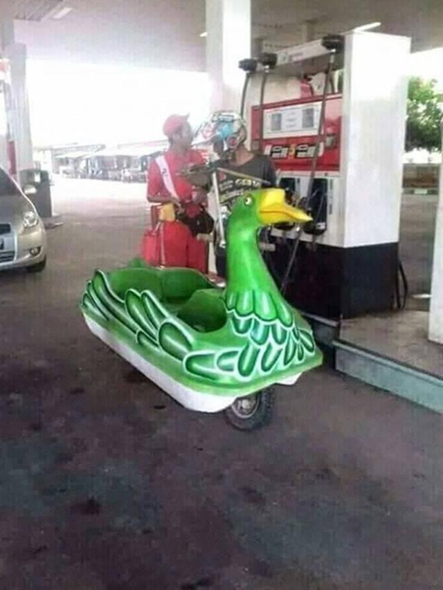 6 Kendaraan yang Curi Perhatian saat Isi Bensin di SPBU, Kelewat Unik