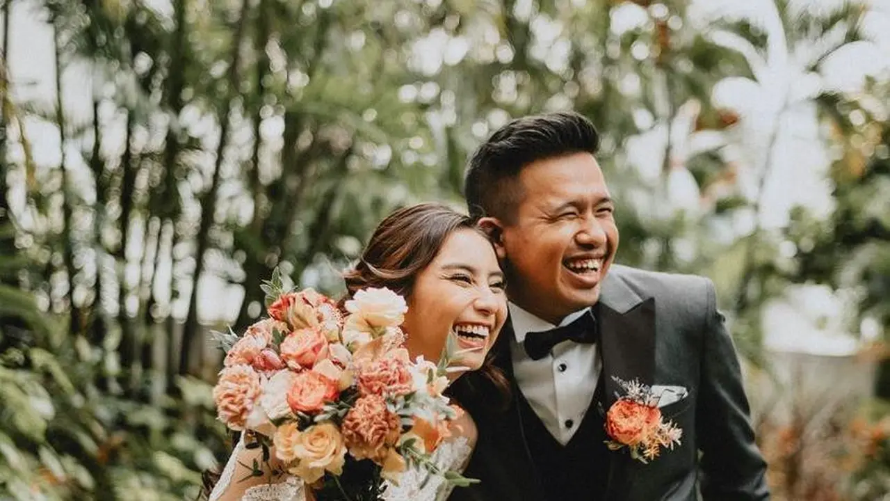 11 Potret Pernikahan Clairine Clay yang Dipersunting Joshua Suherman, Cantik Bergaun Putih