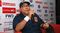 Iwan Setiawan lagi-lagi menyindir Djadjang Nurdjaman, sesuai membawa Borneo FC menang 3-2 atas Persib di Stadion Segiri, Minggu (20/9/2015). (Bola.com/M. Ridwan)